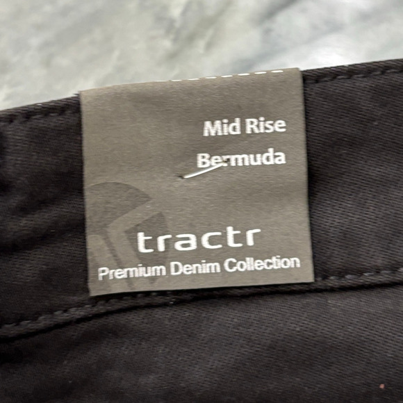 tractr Mid Rise Bermuda Raw Hem Shorts Black Size 2/26 - Picture 3 of 7